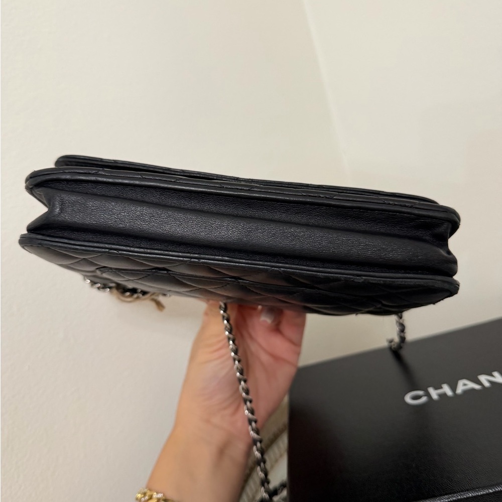 CHANEL LAMBSKIN WALLET ON CHAIN - Picture 9 of 16